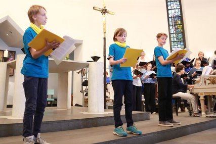 Sänger und Sängerinnen des Kinder und Jugendchors Aumühle (Sommerserenade 2024) - Copyright: Marthe Idili